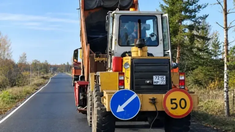 В Парфинском и Старорусском округах отремонтировали около 23 км дорог